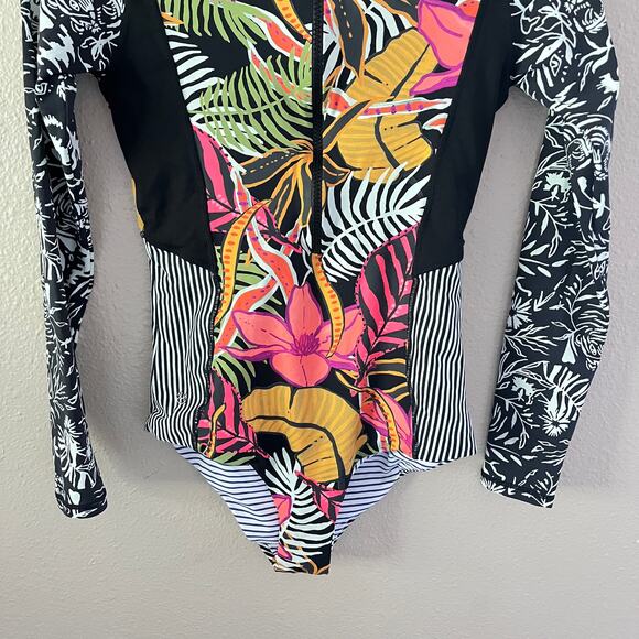 Maaji Ebony Zip front Waves surfer One-Piece Rashguard - Picture 4 of 7